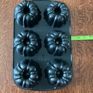 Nordic ware  mini bundt  cakelet pan